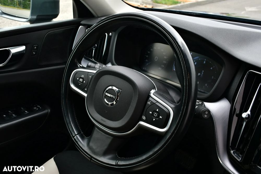 Volvo XC 60 B4 D AWD Geartronic Momentum Pro - 26