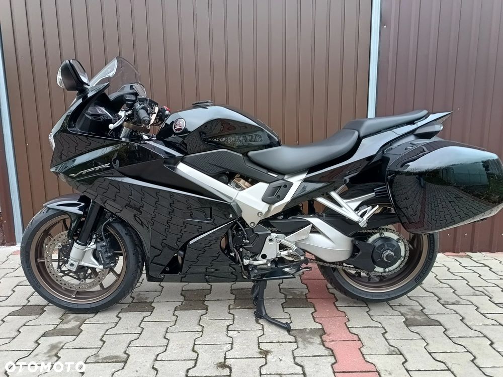 Honda VFR - 24