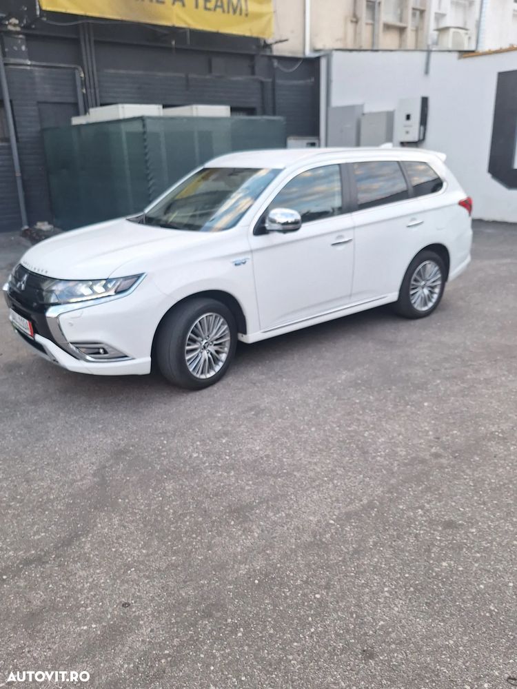 MITSUBISHI Outlander 2020 — imagine 4