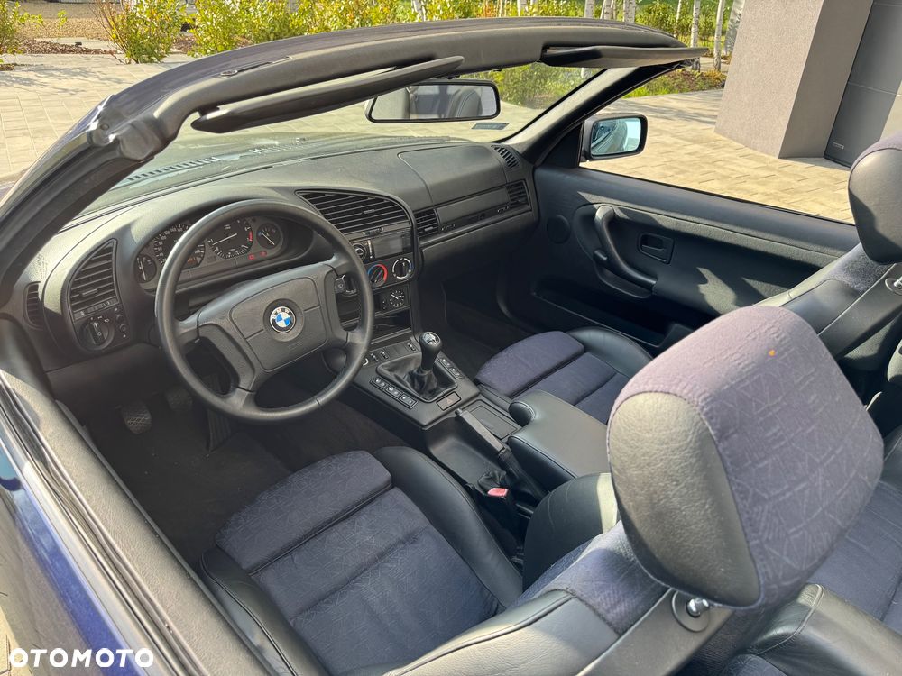 BMW Seria 3 320i Cabriolet - 13