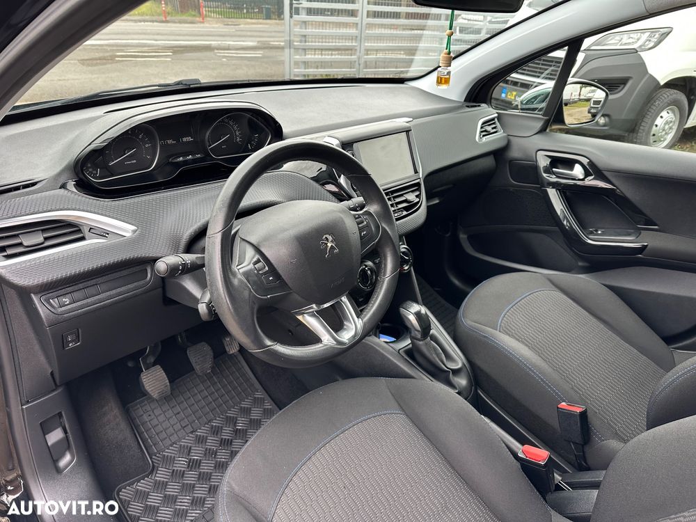 Peugeot 208 1.2 L PureTech Style - 8