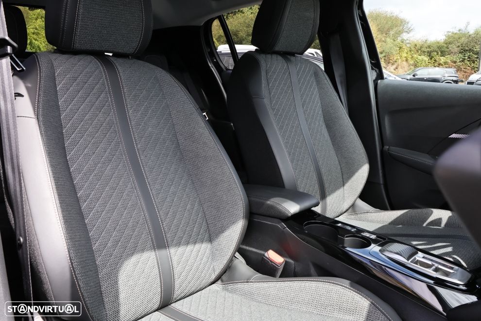 Peugeot 208 1.2 Hybrid Allure e-DCS6 - 11