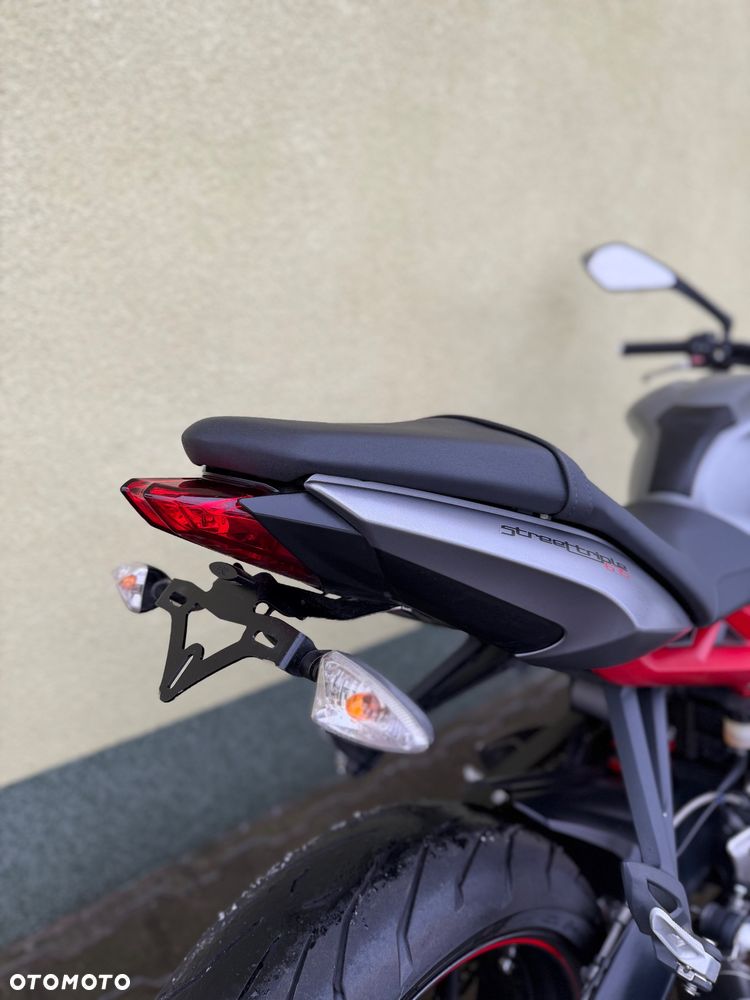 Triumph Street Triple - 11