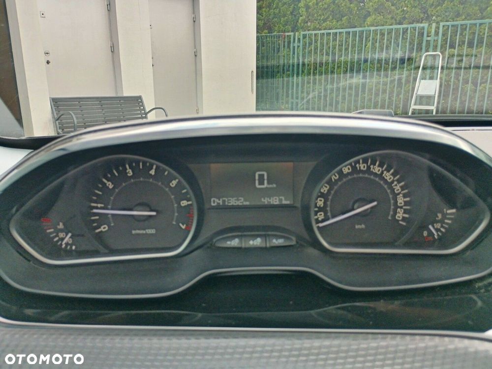 Peugeot 208 1.2 PureTech Style - 21