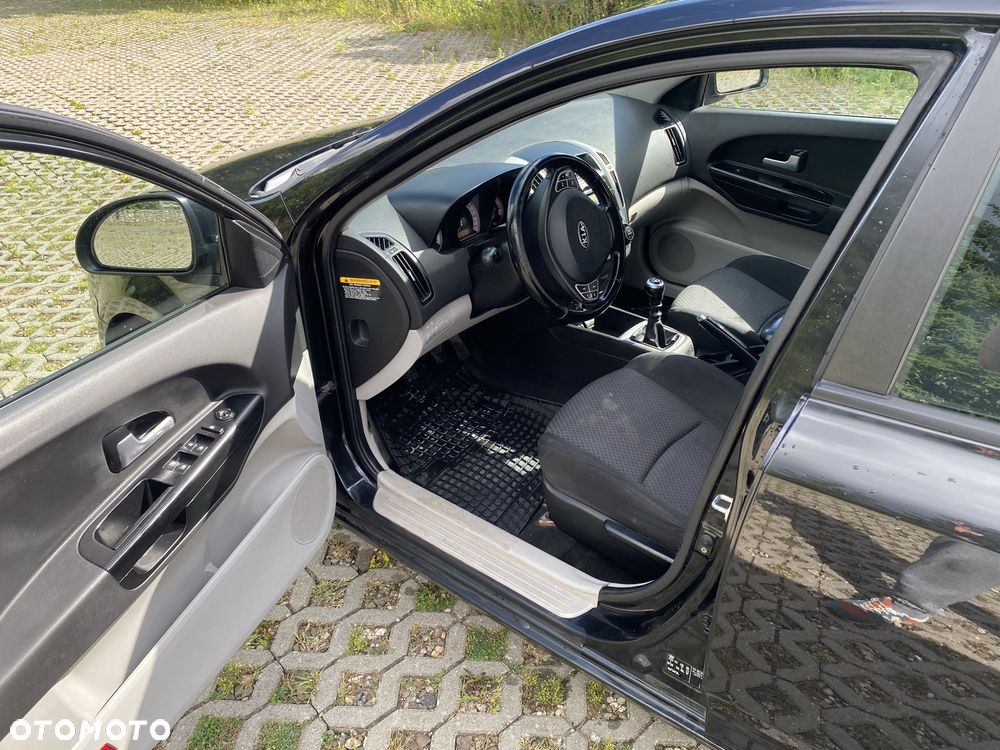 Kia Ceed - 4