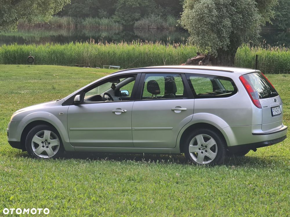 Ford Focus 1.6 16V Style - 6
