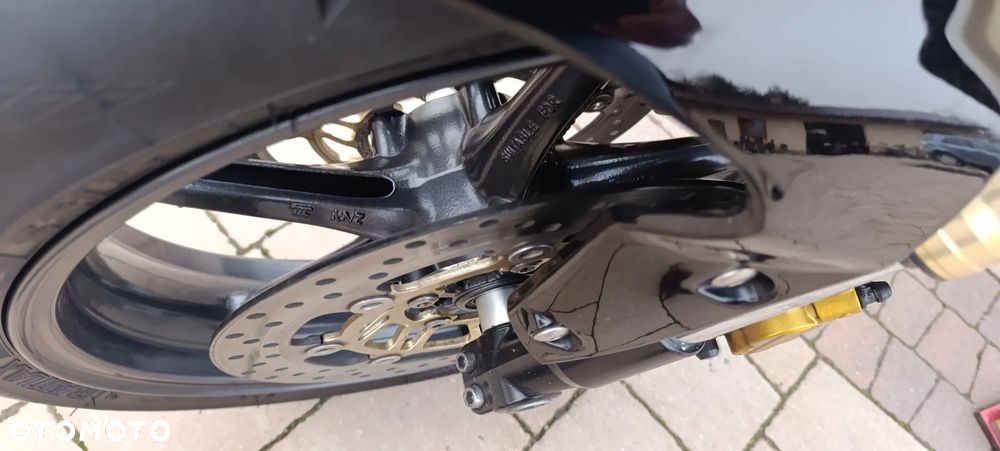 Triumph Street Triple - 16