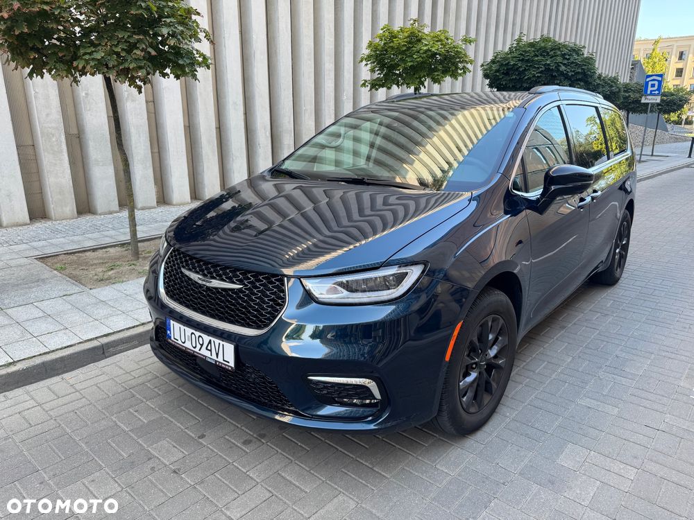 Chrysler Pacifica - 17
