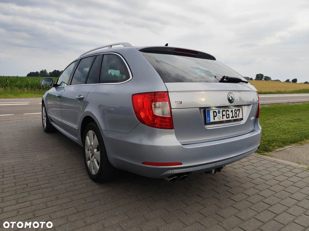Skoda Superb 2.0 TDI Elegance DSG - 38