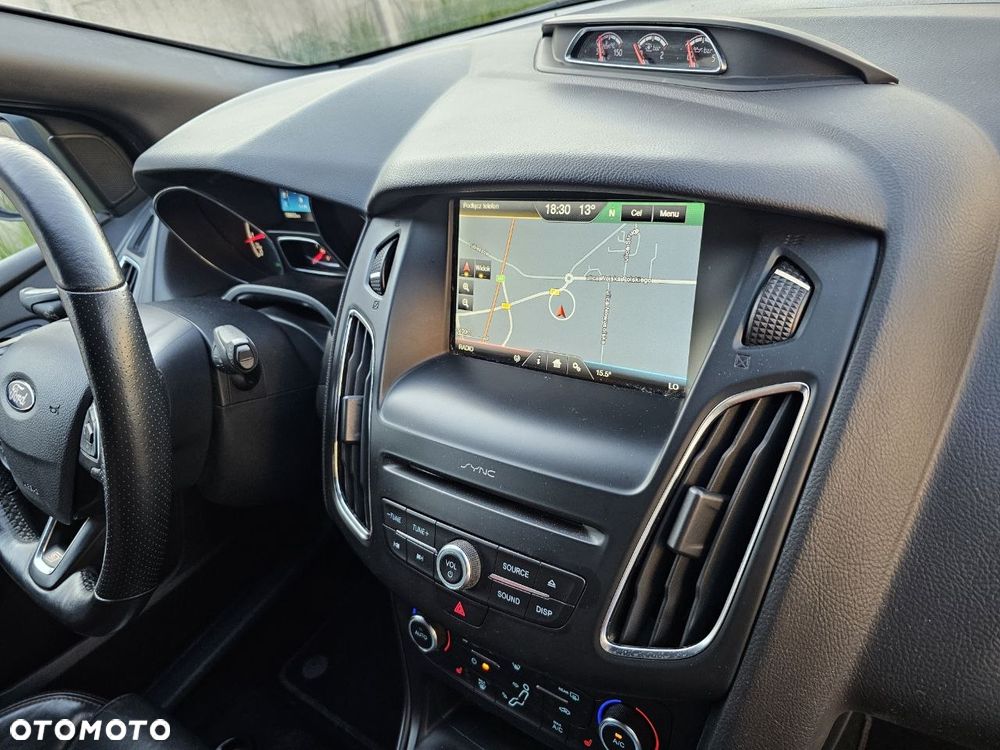 Ford Focus 2.0 EcoBoost ST mit Leder-Sport-Paket - 17