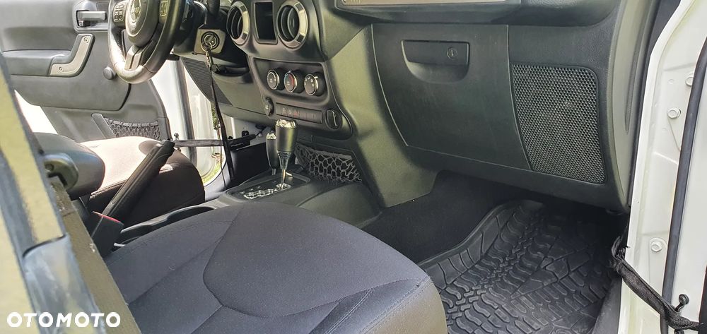 Jeep Wrangler - 10