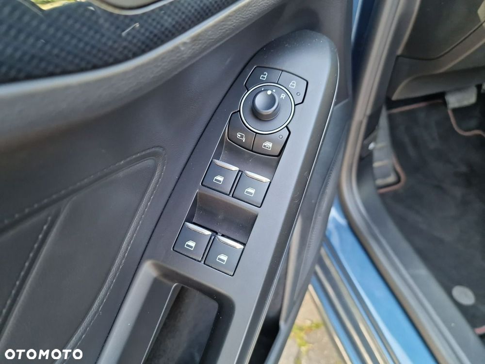 Ford Focus 1.0 EcoBoost Hybrid ST-LINE X - 11