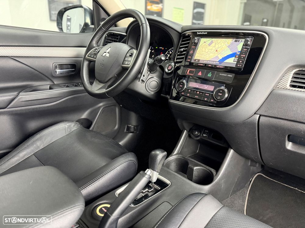 Mitsubishi Outlander 2.2 DI-D Instyle Navi AT 4WD - 25