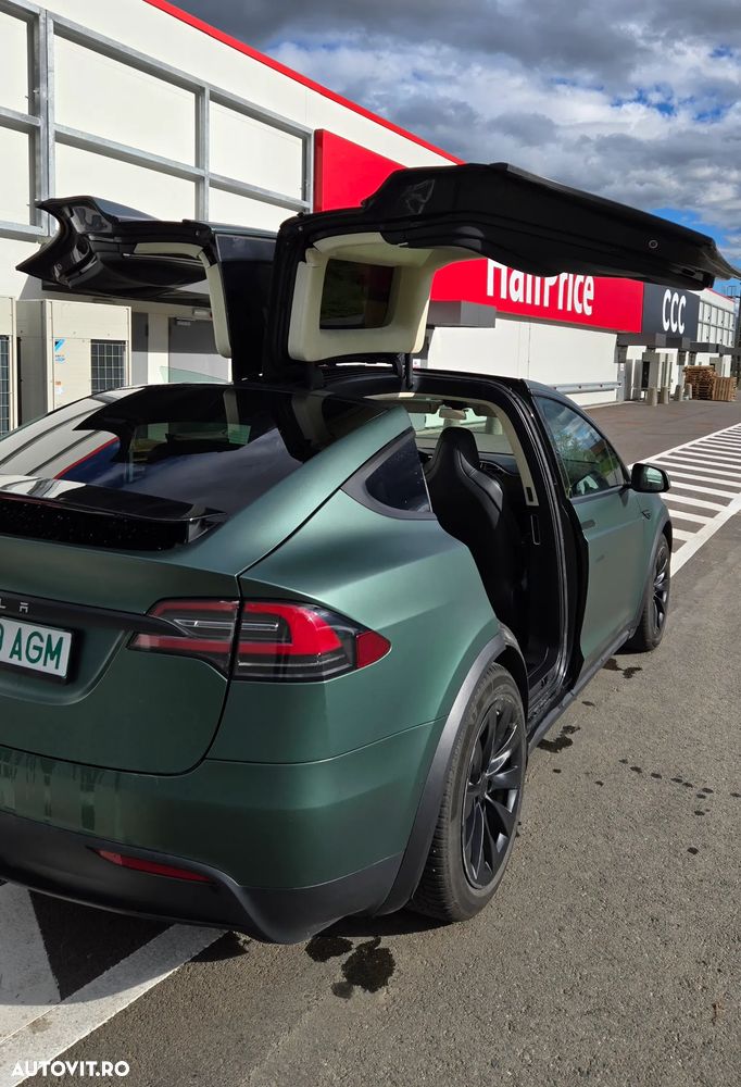 Tesla Model X - 9
