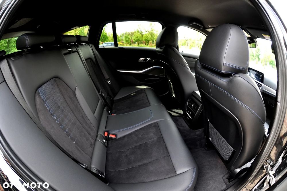 BMW Seria 3 330e M Sport sport - 24
