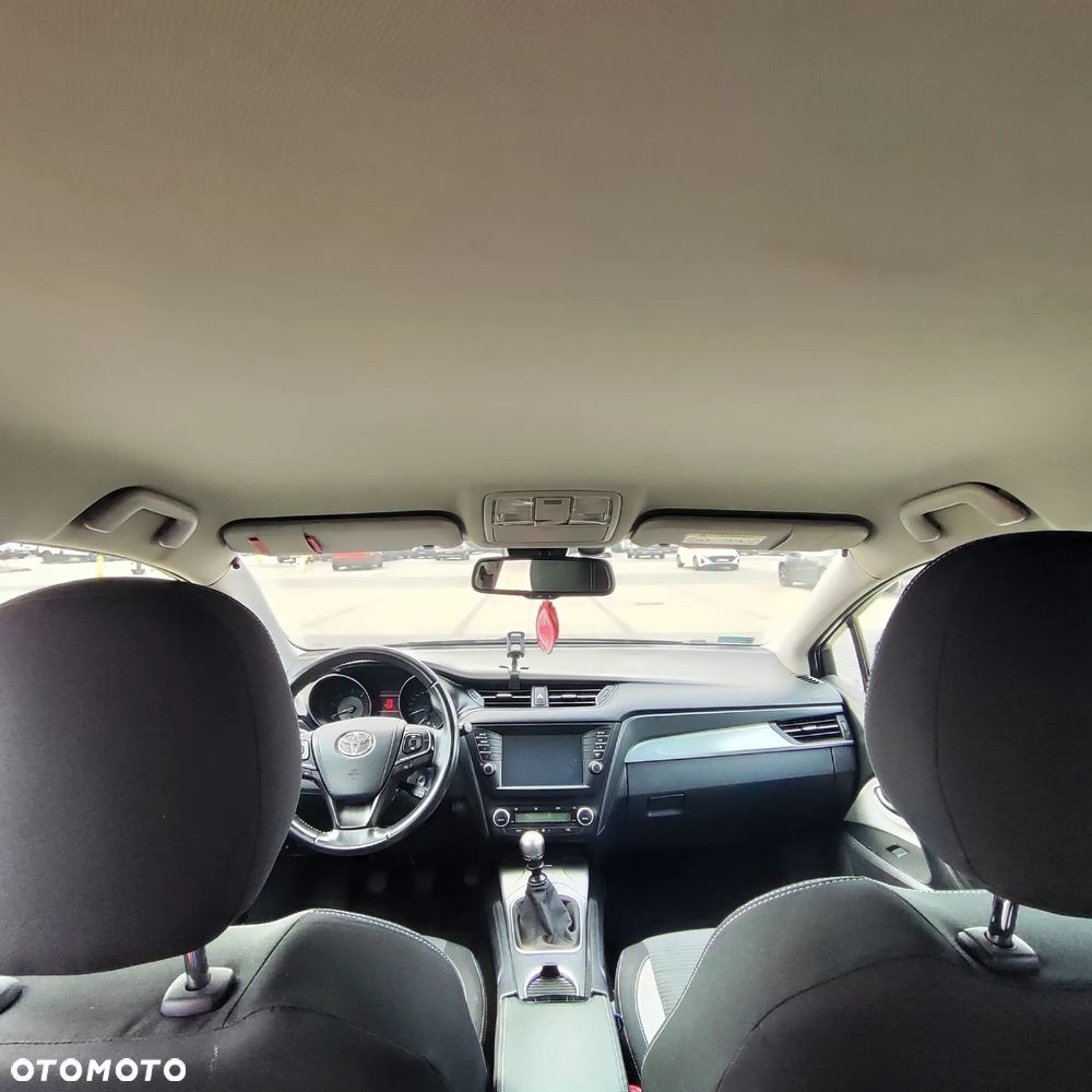 Toyota Avensis 2.0 D-4D Premium - 8
