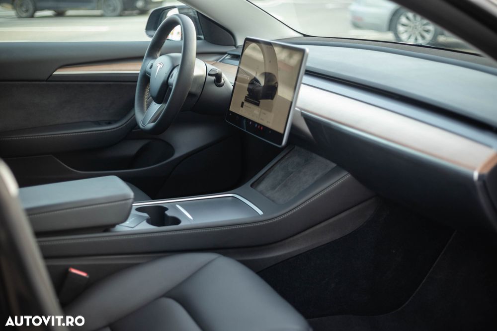 Tesla Model 3 - 7