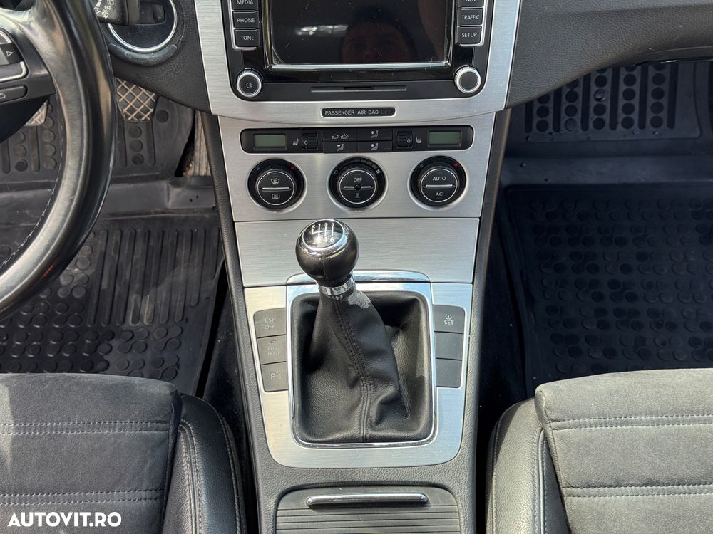 Volkswagen Passat - 12