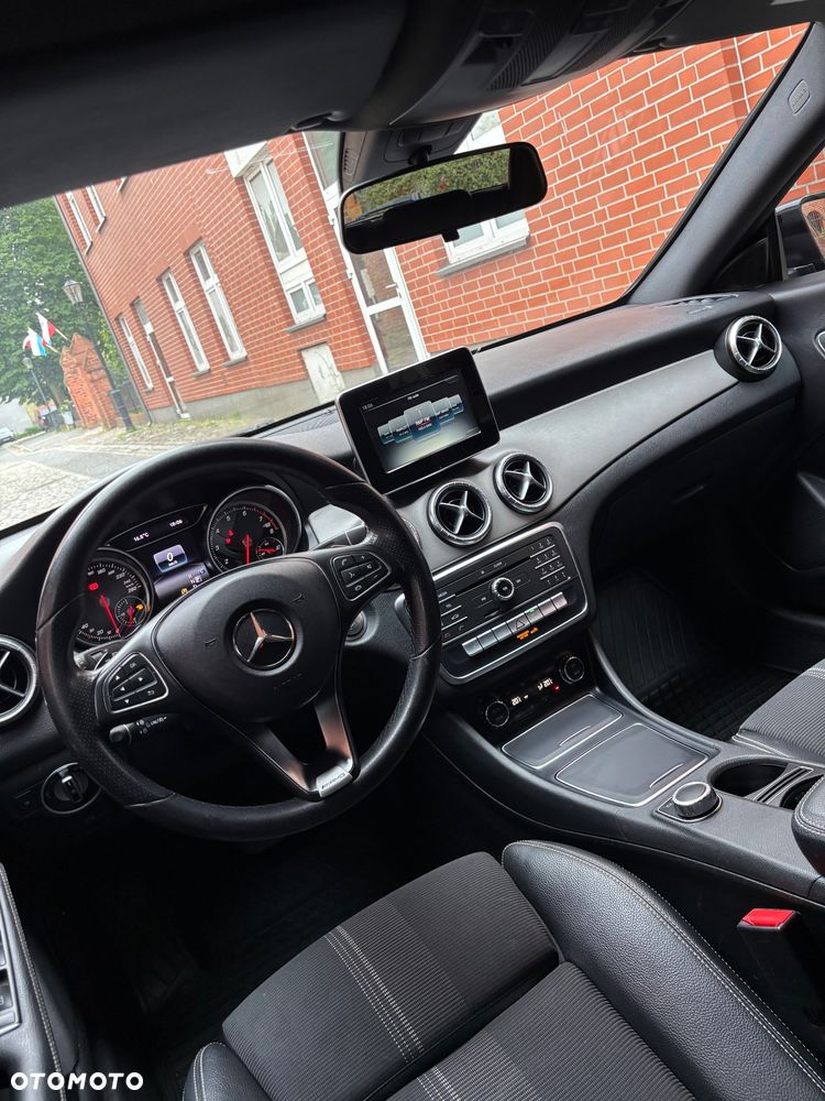 Mercedes-Benz CLA 180 7G-DCT AMG Line - 21