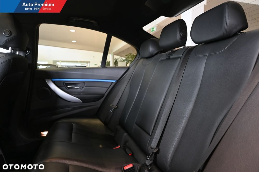 BMW Seria 3 320d xDrive - 13