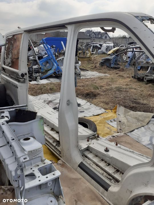 VW T5 03-15 BOK KAROSERII PRAWY - 6