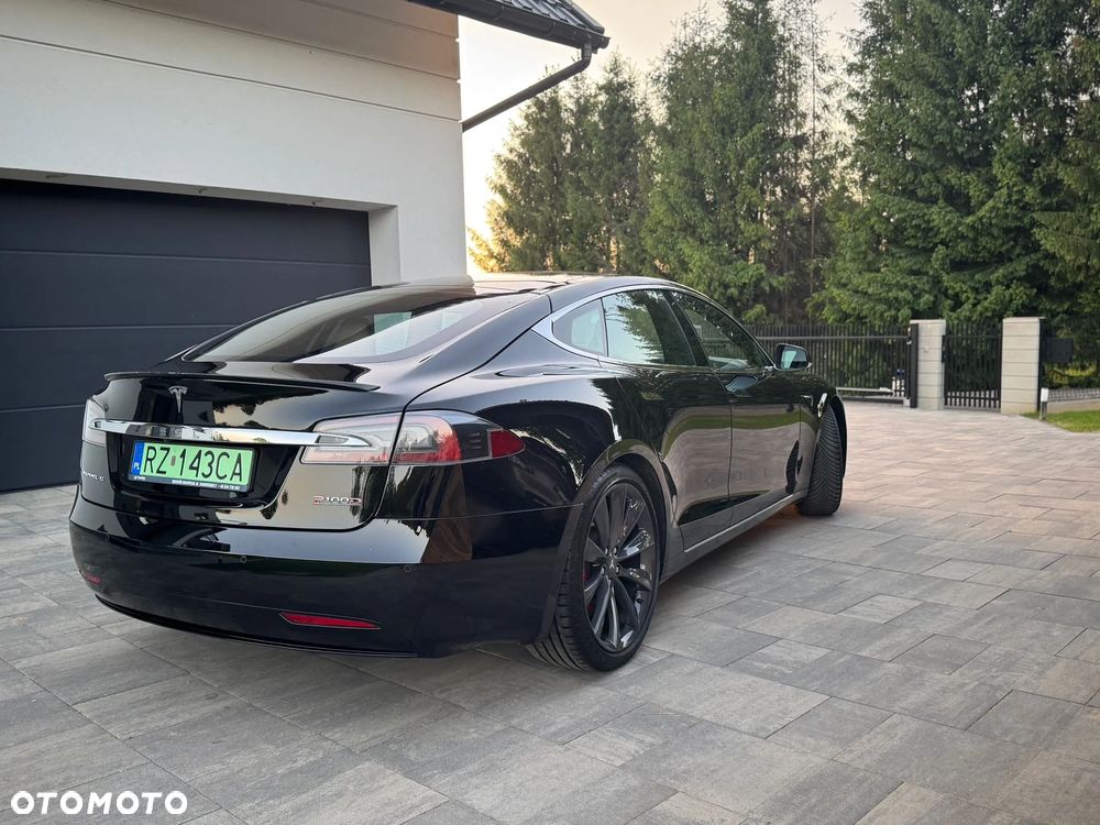 Tesla Model S - 6