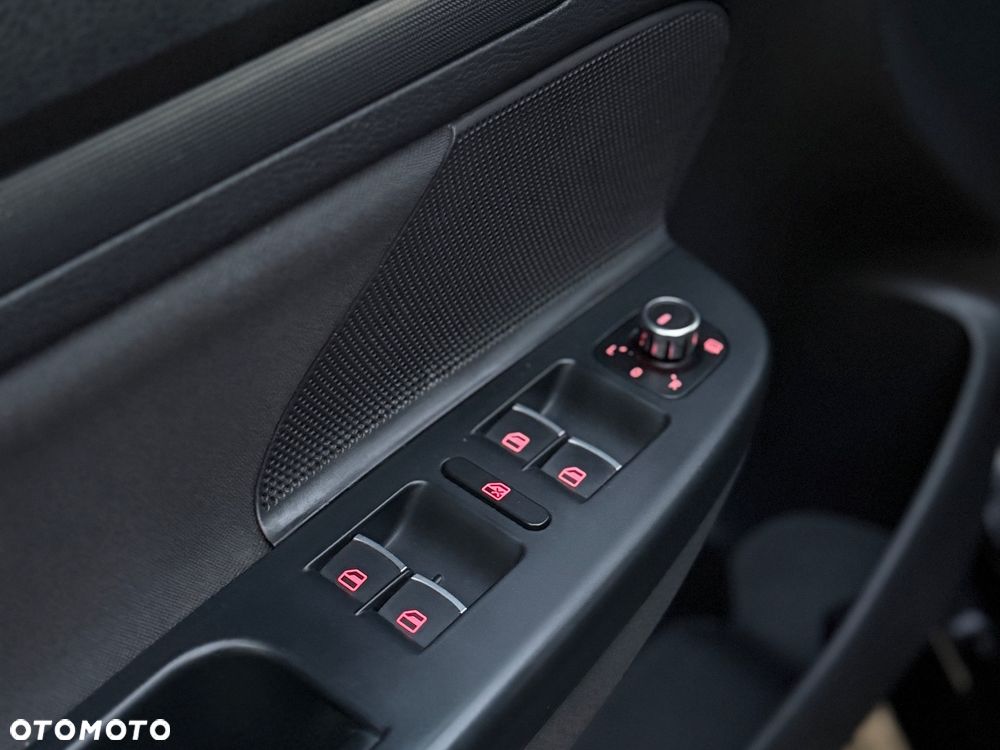 Volkswagen Golf 1.6 TDI DPF Style - 10
