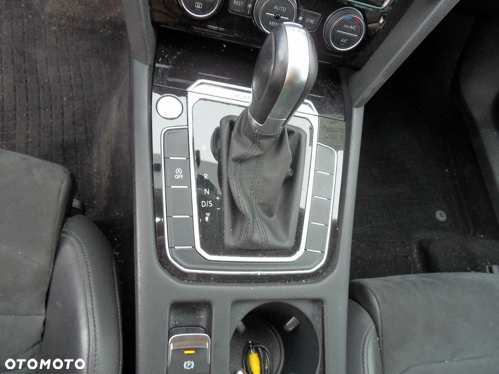 Volkswagen Passat 2.0 TDI SCR (BlueMotion Tech) 4Mot DSG Highline - 20