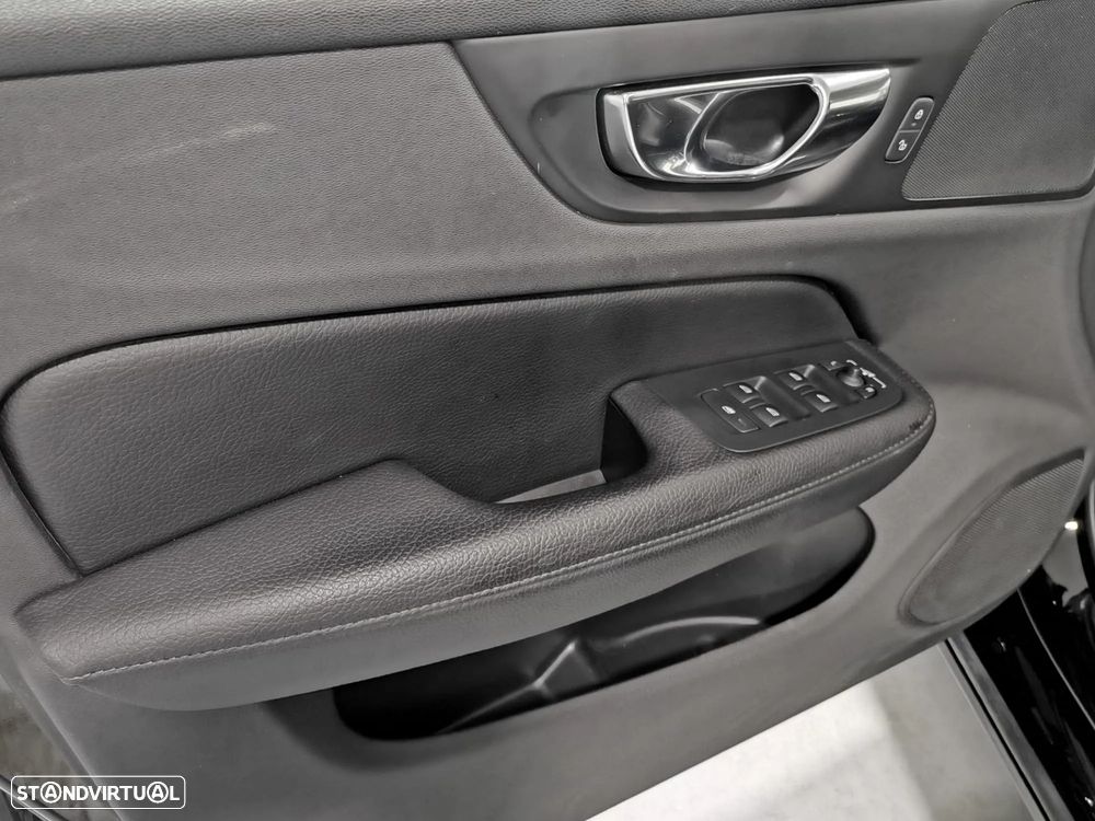 Volvo V60 2.0 B4 Plus Dark Auto - 13