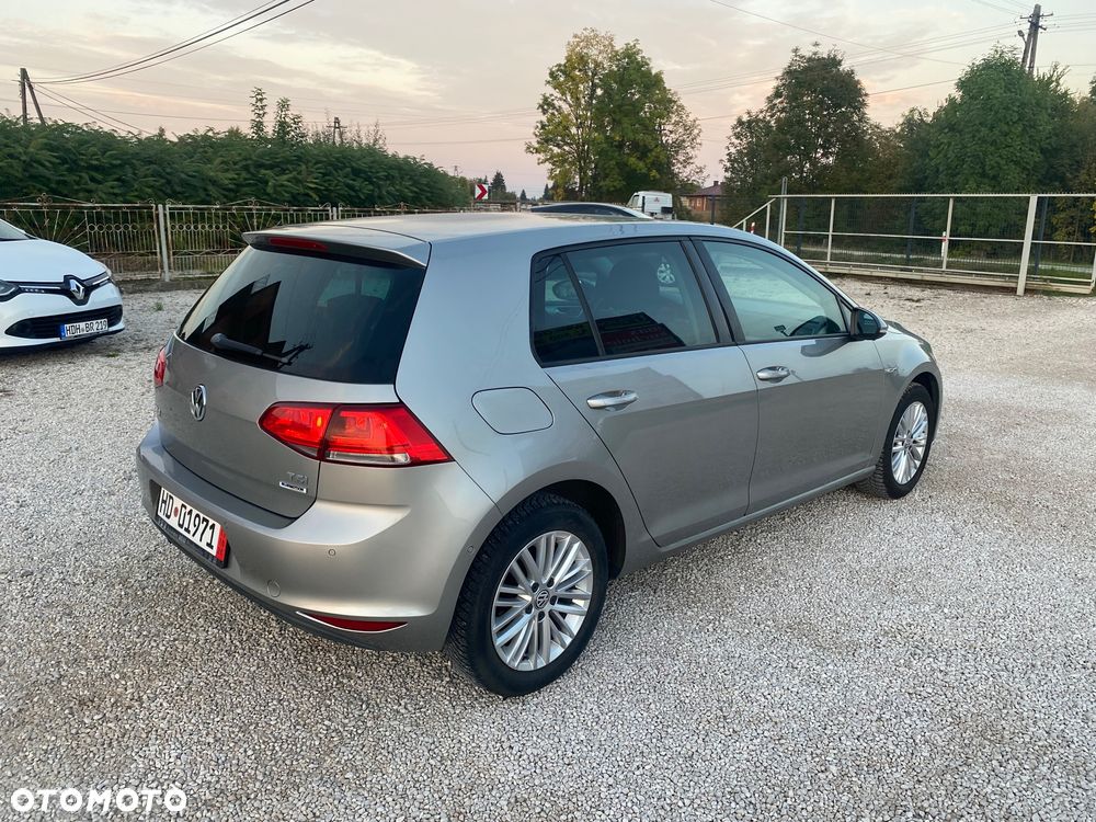 Volkswagen Golf - 6