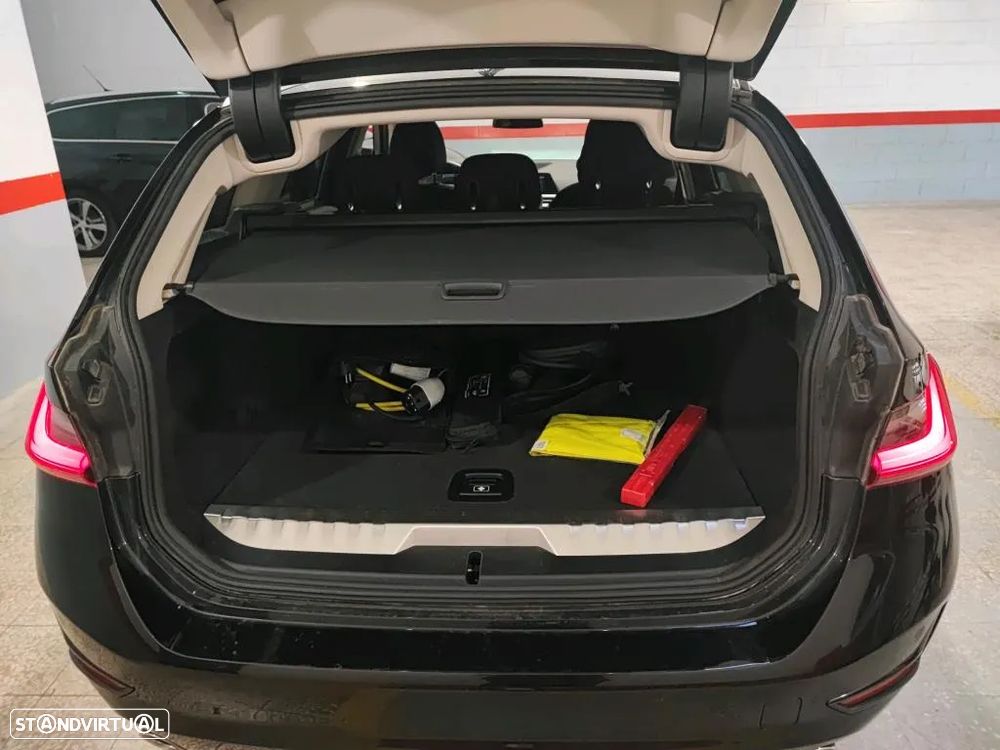 BMW 330 e Touring Corporate Edition Auto - 10