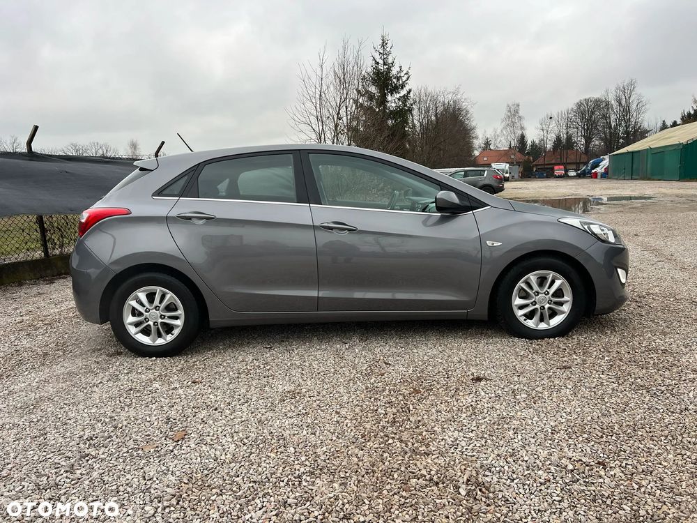 Hyundai i30 blue 1.6 GDI Trend - 12
