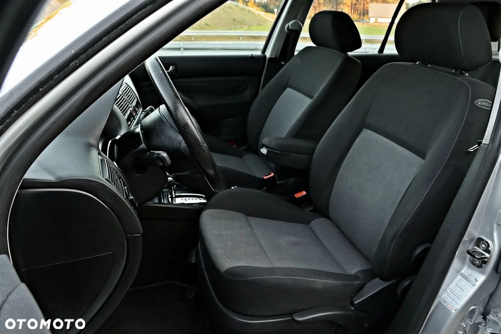 Volkswagen Golf 1.6 Comfortline - 29