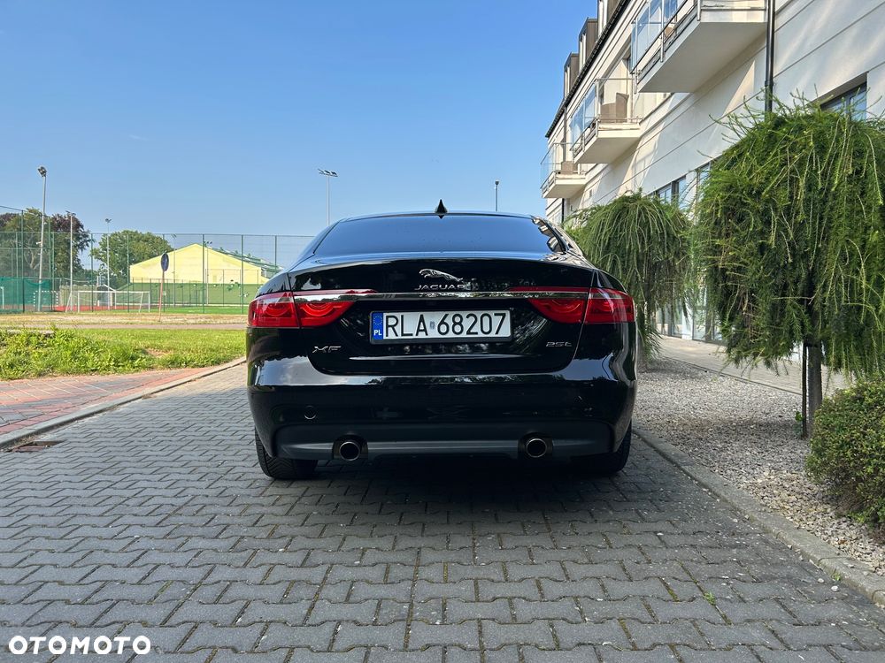 Jaguar XF 25t Prestige - 6