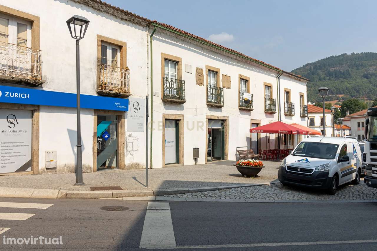 Casa Renovada em Vinhais com 4 Quartos e 5 Casas de Banho - Grande imagem: 4/23