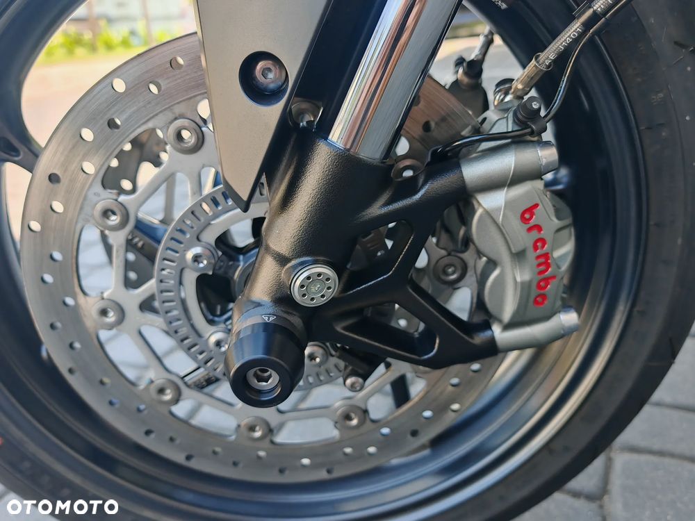 Triumph Street Triple - 28