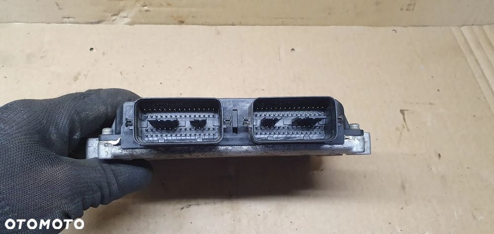 Komputer sterownik silnika Suzuki Swift IV 33920-72K00 - 2