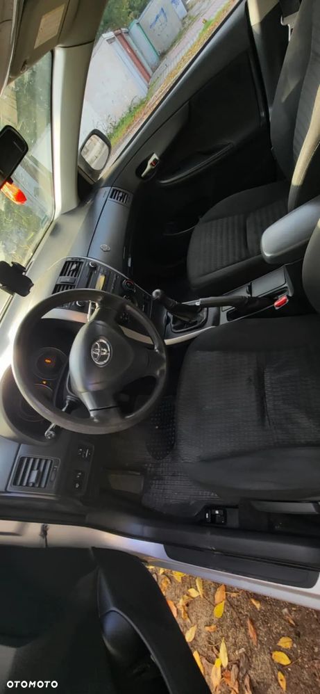 Toyota Corolla 1.6 VVT-i Luna - 9