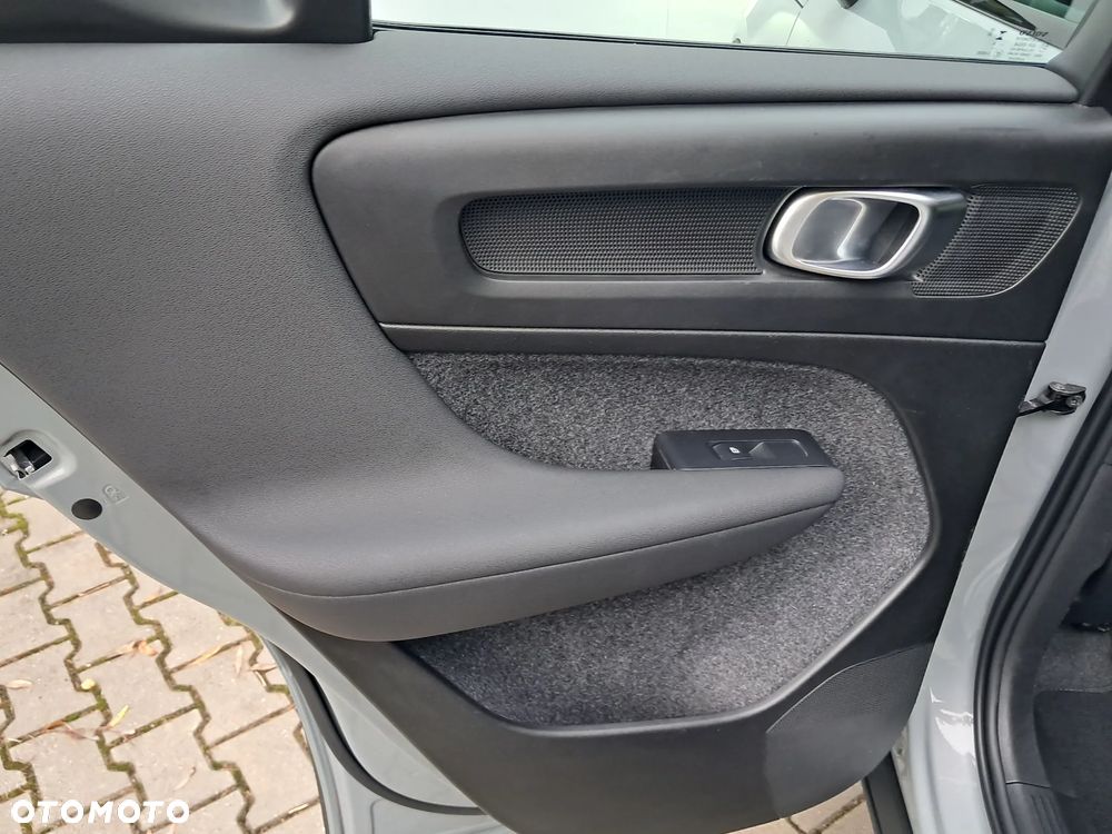 Volvo XC 40 B3 Plus Dark - 16
