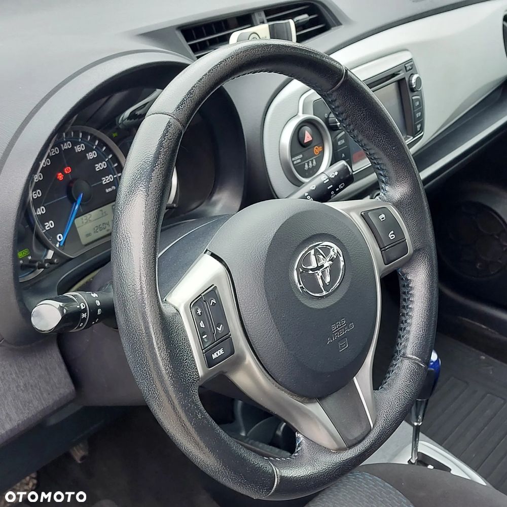 Toyota Yaris Hybrid 100 Life - 6