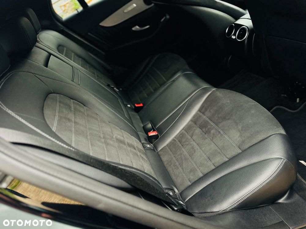 Mercedes-Benz GLC 300 d 4Matic 9G-TRONIC AMG Line Plus - 37