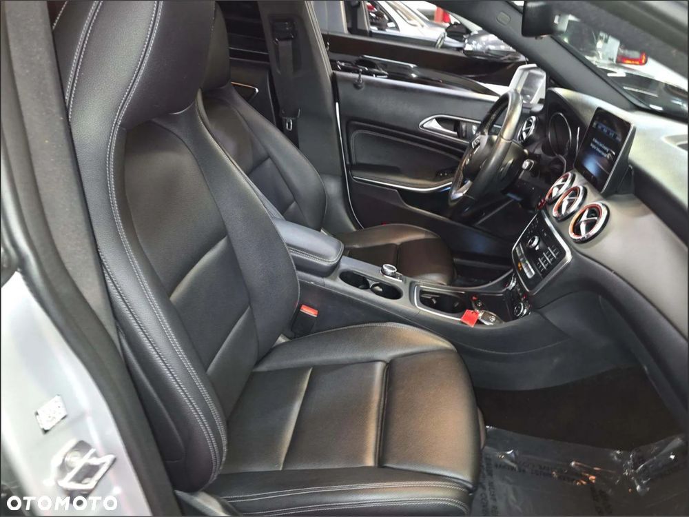 Mercedes-Benz CLA 250 7G-DCT AMG Line - 15