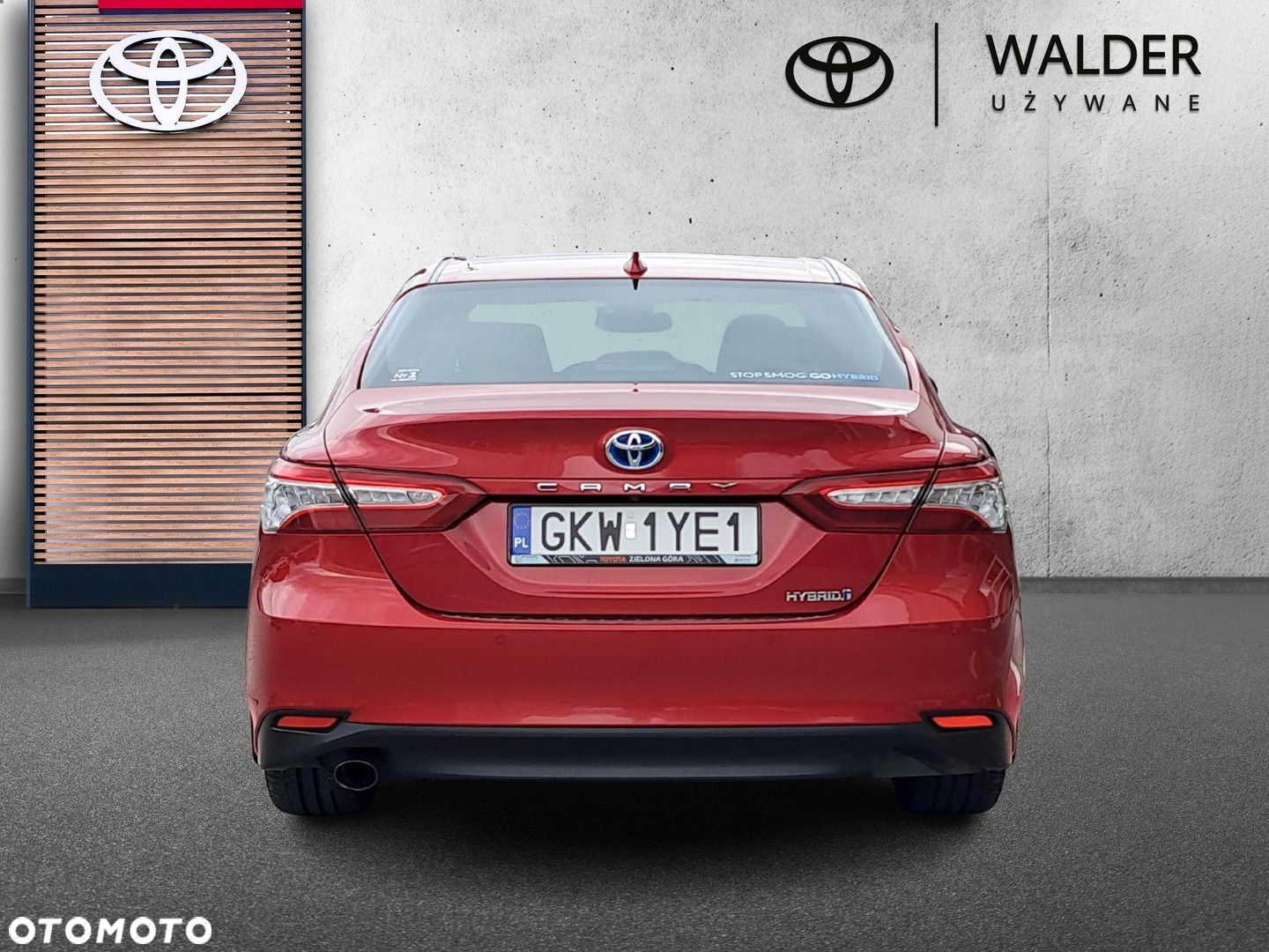 Toyota Camry - 4
