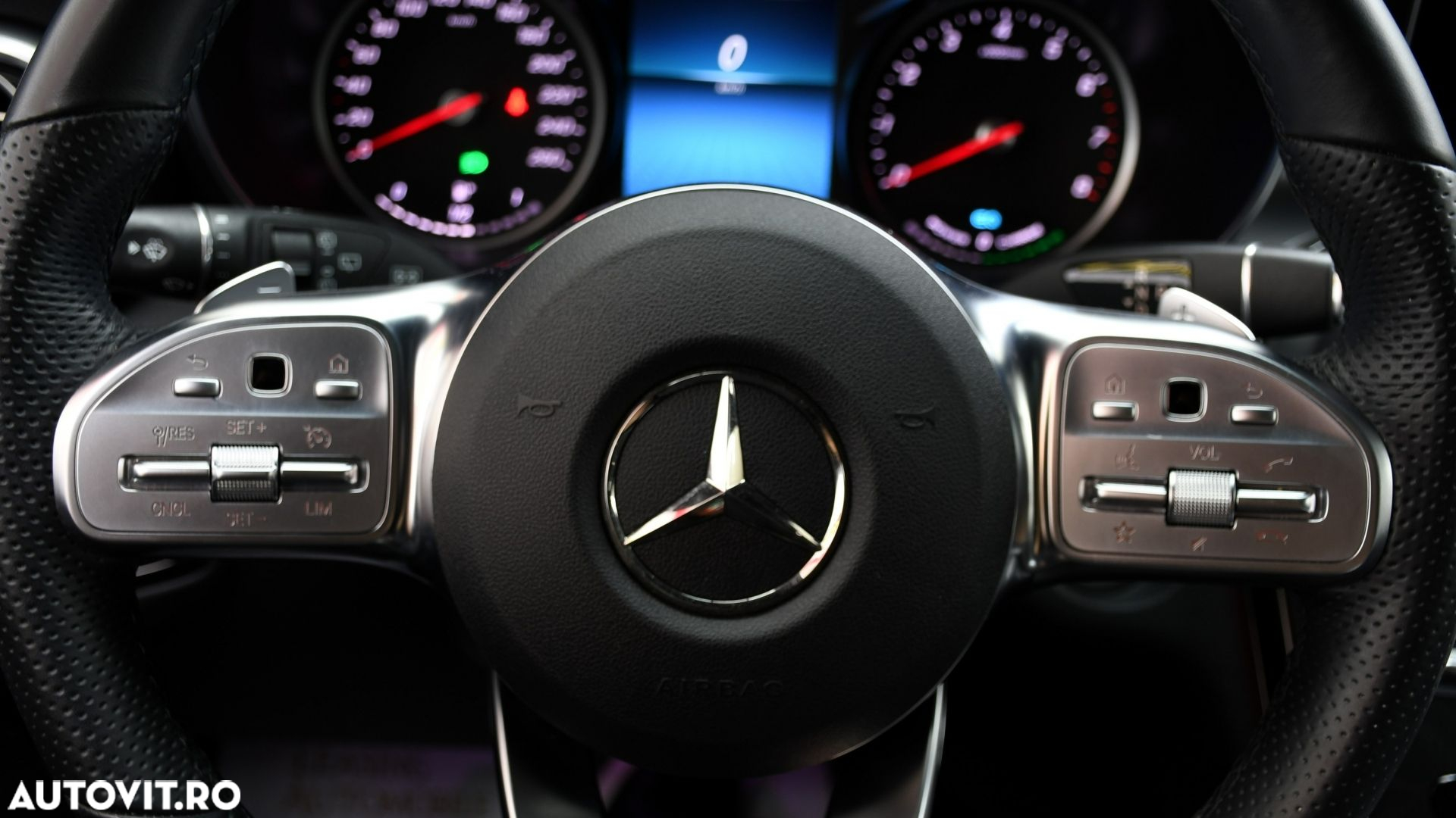 Mercedes-Benz GLC - 24