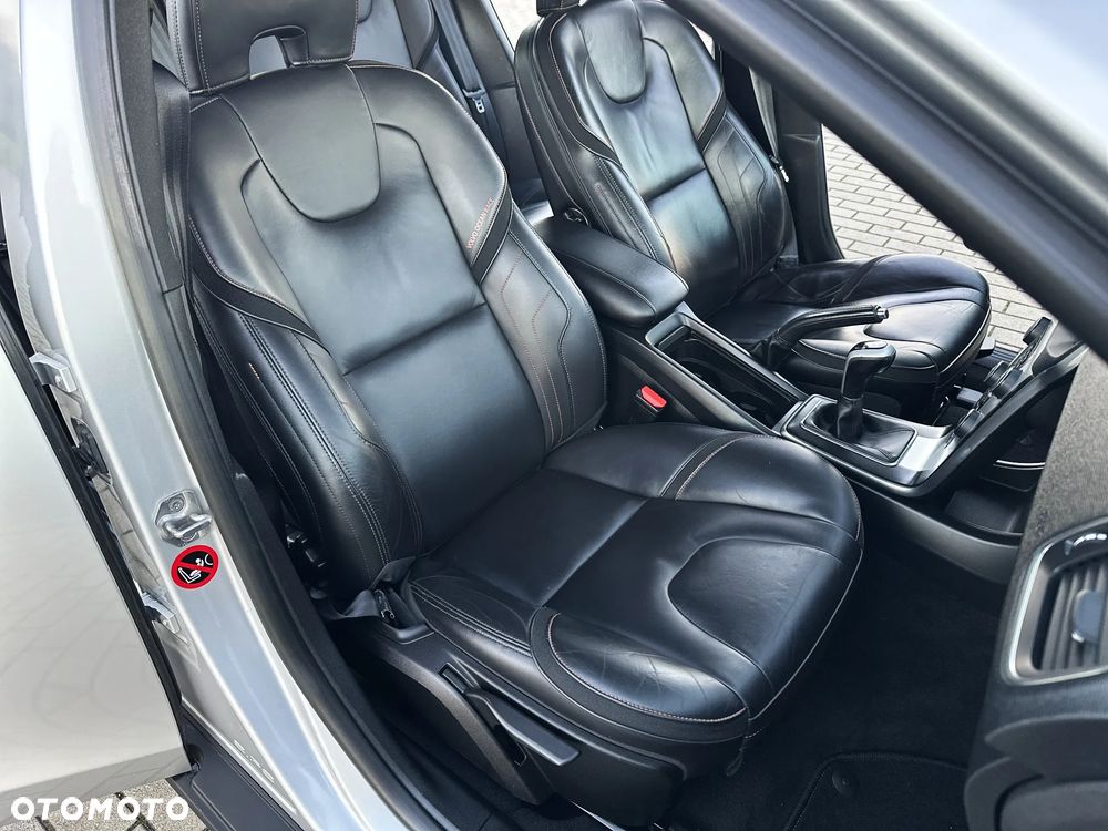 Volvo V40 Cross Country D2 Drive-E Ocean Race - 17