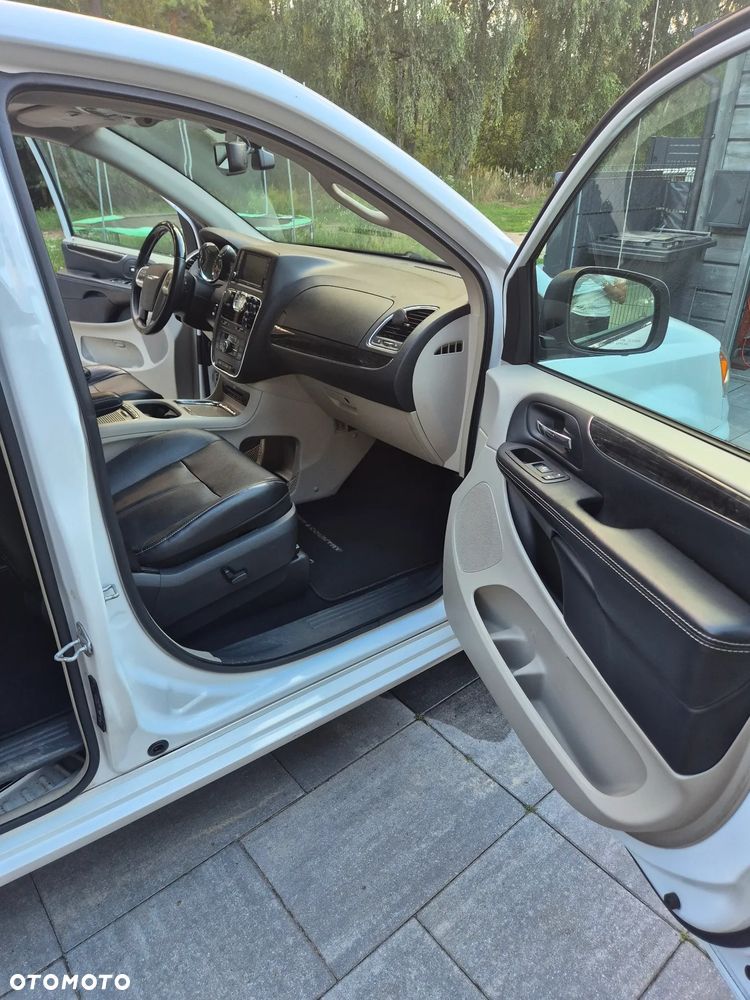 Chrysler Town & Country 3.6 Limited - 7