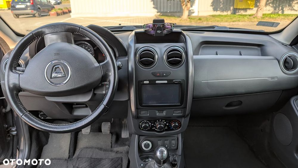 Dacia Duster 1.6 Laureate 4x4 - 10