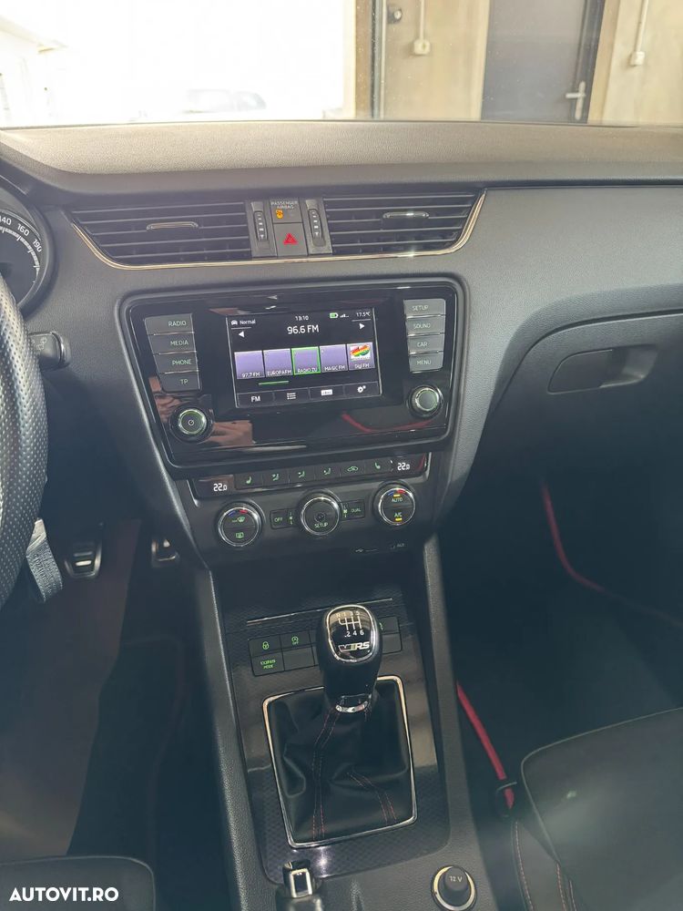 Skoda Octavia Combi Diesel 2.0 TDI RS - 8