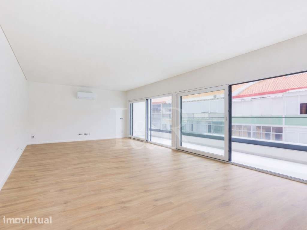 Penthouse T4 com terraço e estacionamento em Cacilhas, Almada - Grande imagem: 4/33