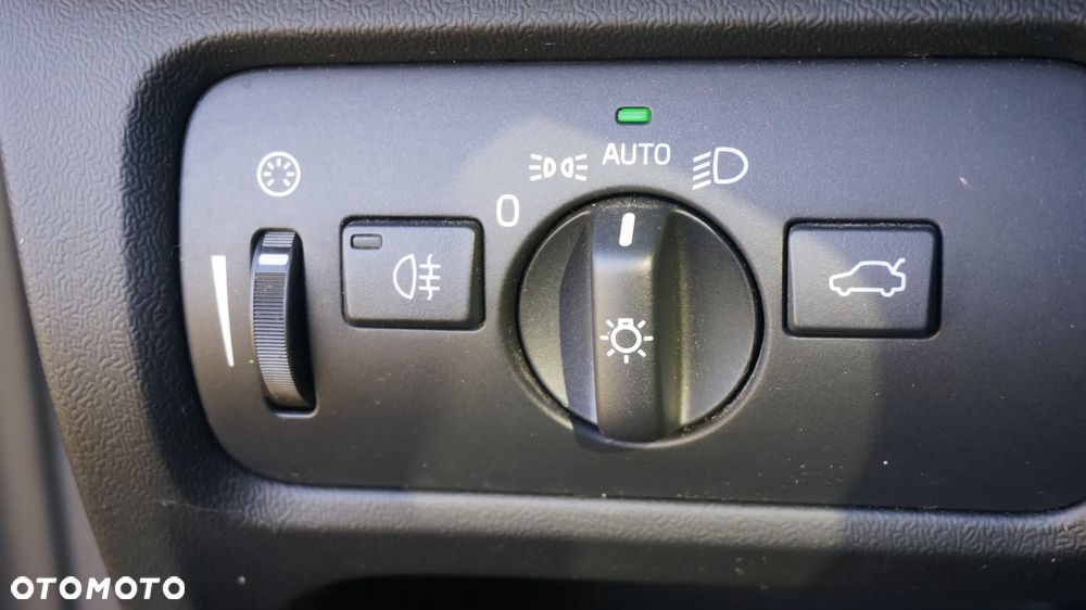 Volvo V40 Cross Country D3 Drive-E Momentum - 23